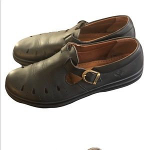 ecco shaker walking shoes. similar to oxford jason doc martens